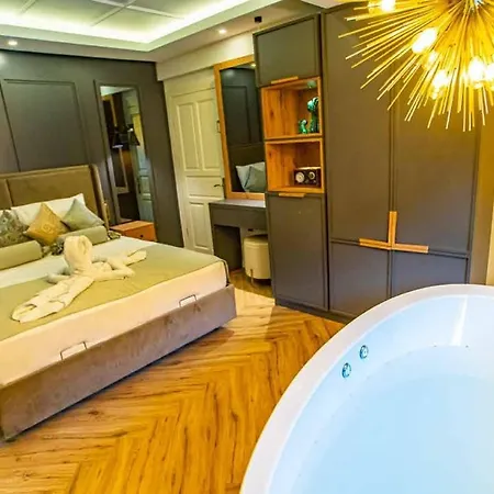 A Plus Ultra Luxury Guest House *