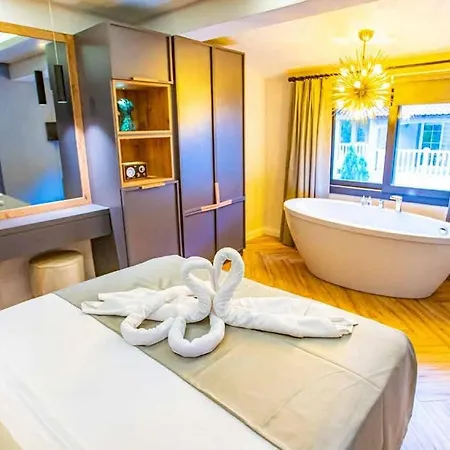 A Plus Ultra Luxury Guest House
